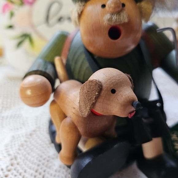 KWO Collection Made In Germany Shelf Sitter With A Fox Backpack And Dog On Lap - Picture 3 of 14